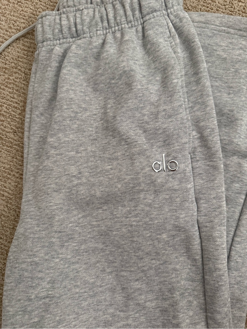 ALO Yoga woman’s Grey Jogger Sweatpants - Soft Everyday Bottoms SIZE SMALL